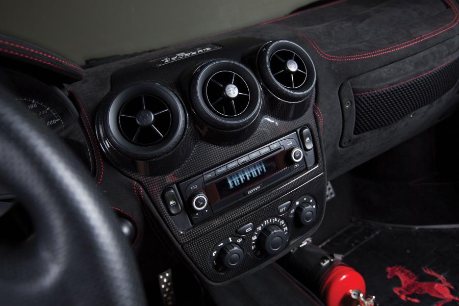 Детали интерьера Ferrari 430 Scuderia 2007 года  (NA) (фото 32 из 42)